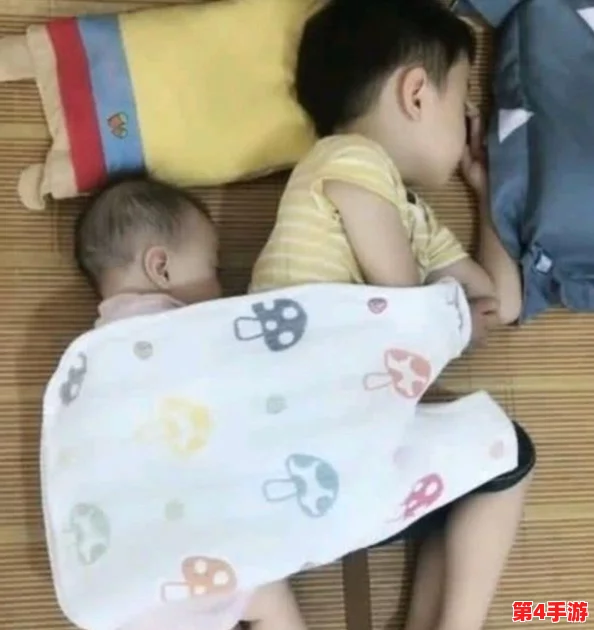 小孩穿着开裆裤躺在床上大腿就蹦，萌趣瞬间引发网友热议，笑翻全场！