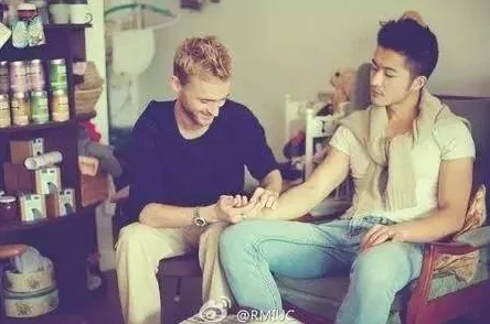 国产男男Gay互吃鳮吧：热辣互动与情感交织，尽享欢愉时刻！