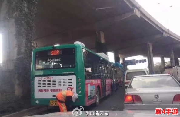 坐公交车被c了一路，网友热议：这真是城市生活的真实写照，让人哭笑不得！