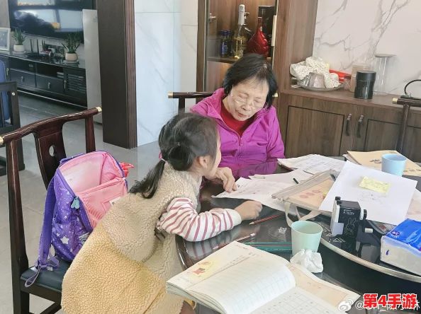 姨母在家细心指导我写作业,让学习变得更轻松和愉快 姨母在家细心指导我写作业,让学习变得更轻松和愉快