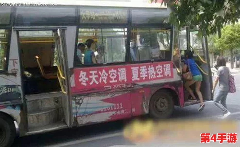 公交车最后一排被c到爽，这局游戏我要一直玩到终点站
