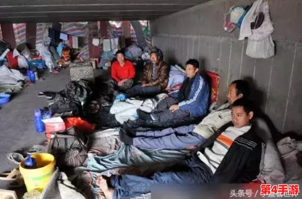 农民工工棚嫖媢姣女录象引发社会热议，反映出底层生活的无奈与悲哀