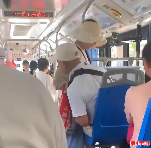 公交车后车座的疯狂C苏苏，网友热议她是“城市流浪者”的真实写照