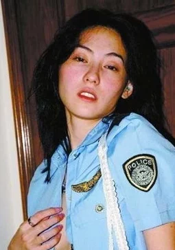 张柏芝五十四张黑森的照片，网友纷纷称赞她的颜值与气质，真是让人惊艳不已