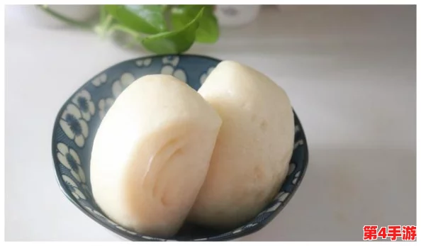罕见精品一线天白馒头，网友称其口感柔软，香气扑鼻，吃上一口仿佛回到了童年，让人无法抗拒的美味推荐！