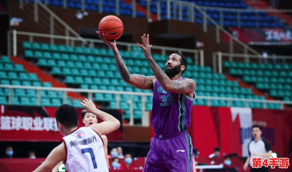 篮球体育生裆部粗口-自-慰：网友称其内容深刻，引发热烈讨论和共鸣