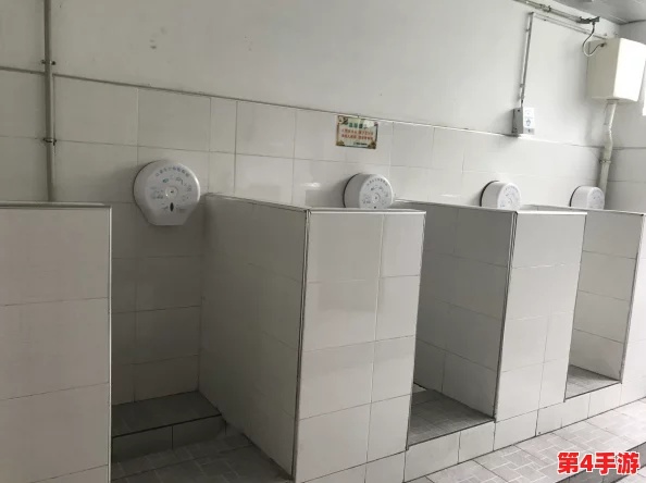 我是学校的公厕谁都能上，但请尊重使用规则和环境共建