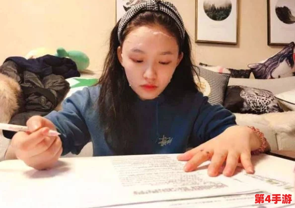 厨房里抱着岳丰满大屁股胡秀英，网友评论：这标题真是让人忍不住想多看几眼，内容一定很精彩！