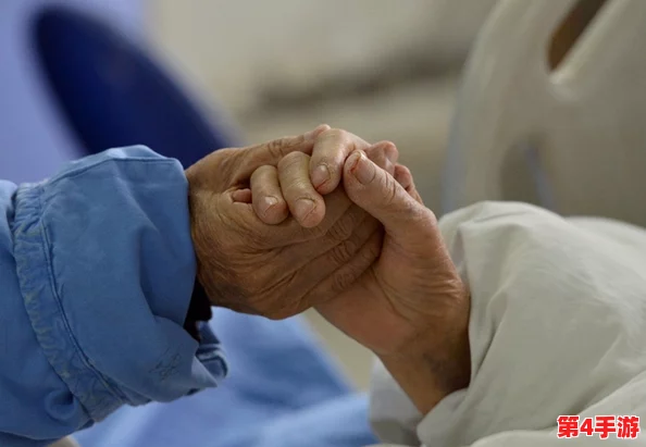 oldManGay公厕勾搭老头，网友评论：老年人的爱情同样值得尊重与理解，生活何尝不是一种勇气的表现