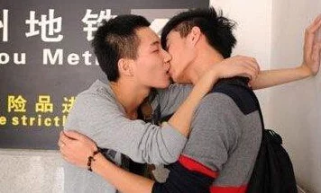 国产男男Gay互吃鳮吧，看他们如何展现真实的爱情和性取向