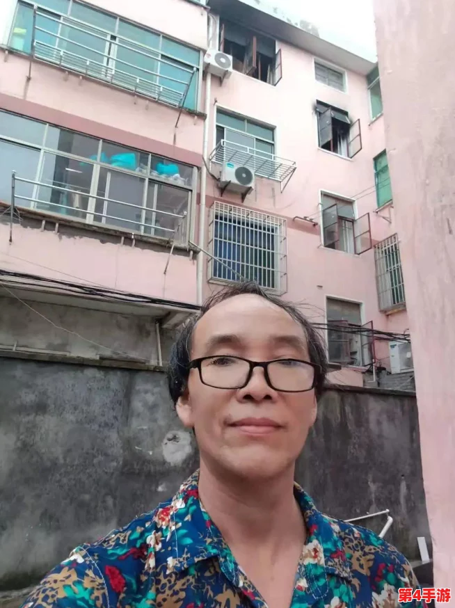 “大叔双手攀上两团高峰视频，挑战自我极限，展现令人敬佩的勇气和毅力”