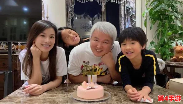 温馨家庭的父母儿女一家狂徐海，分享快乐与笑声的美好时光