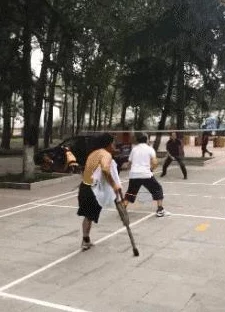 男生和女生一起萝卜碰萝卜视频，理解其中的趣味与互动，感受青春的欢笑与友谊