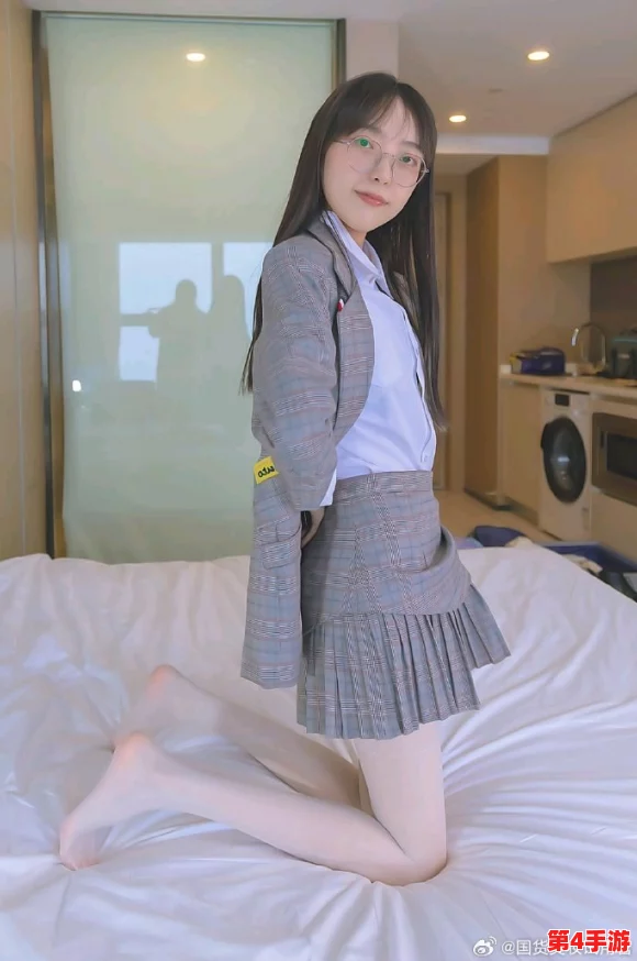 白丝校花扒腿,风华绝代却难掩其羞涩之态 白丝校花扒腿,风华绝代却难掩其羞涩之态