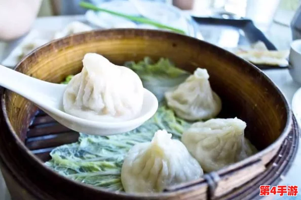 welcome仙踪林limited包子铺＂推出全新菜单，吸引食客纷纷前来品尝独特风味的美味包子