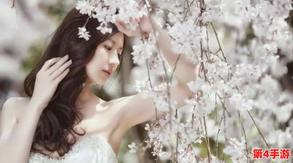 男生女生在一起嗟嗟嗟不盖被子，情侣甜蜜互动让人心动，温暖夜晚中的亲密时刻