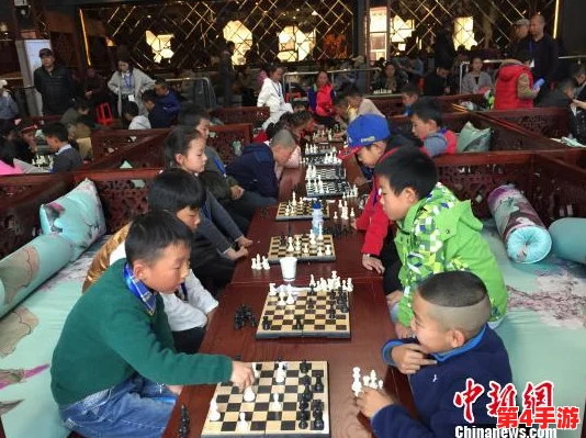 打扑克激烈运动，斗智斗勇如棋逢对手般精彩纷呈