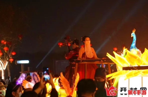 苏语棠苏娅双双闹元宵，欢庆活动吸引众多游客共赏灯会盛景