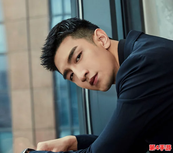 欧美军人巨大粗爽GAY：展现了坚韧和自信的阳刚之美