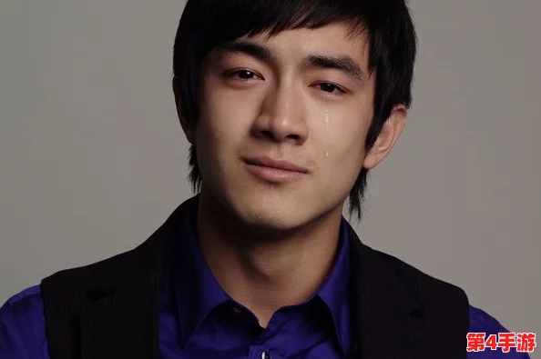 男二也要被(爆炒)吗？当红小生的角色定位与市场反响引发热议，粉丝们怎么看待这一现象？