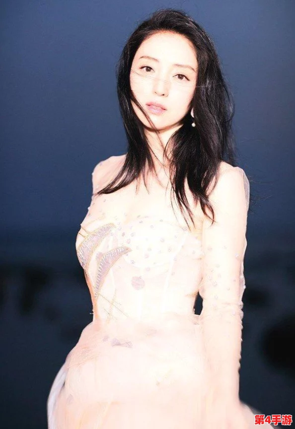 91白丝：新一季时尚潮流引领者，年轻人热衷追捧的穿搭风格再度回归！