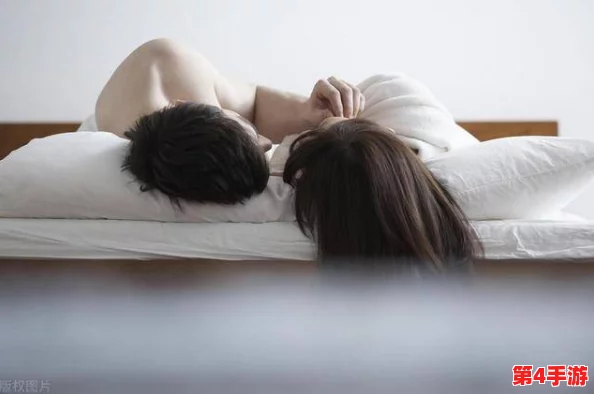 男生和女生在一起插插插的软件引发热议，用户体验与隐私安全问题备受关注
