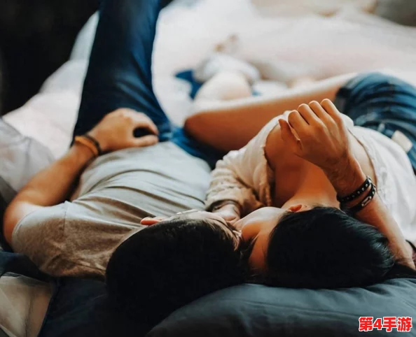 男人互摸jiji秘 r18:这种行为在社会中引发了怎样的讨论与争议,是否反映了更深层次的心理需求? 男人互摸jiji秘 r18:这种行为在社会中引发了怎样的讨论与争议,是否反映了更深层次的心理需求?