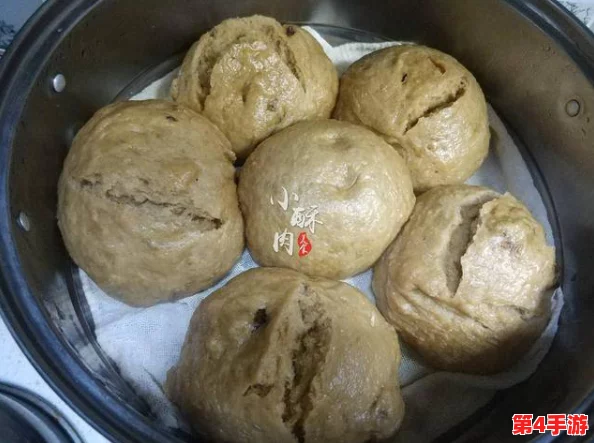 老师的馒头好吃吗？ 学生们纷纷表示惊喜，亲自品尝后更是赞不绝口，究竟是什么让这道美食如此受欢迎？