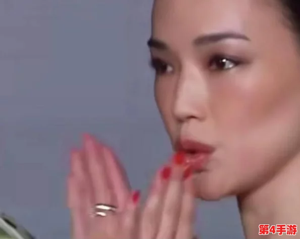 小南翻眼流口水眼流泪，惊艳网友的呆萌瞬间引发热议，太可爱了！