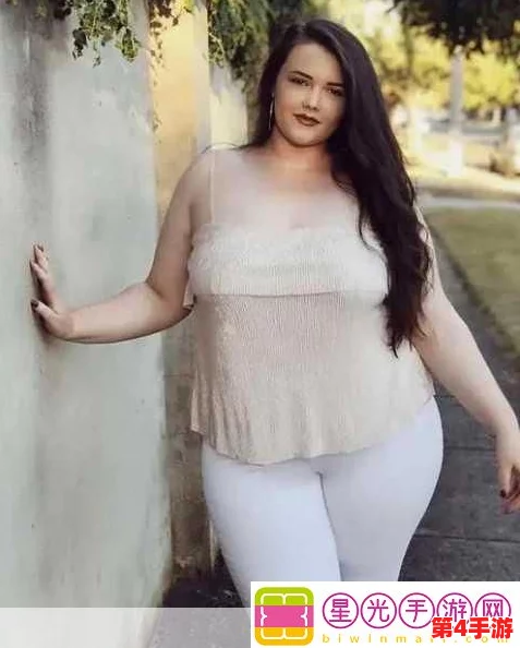 巴西肥婆BBWBBwBBw：网友热议其丰富的身材与活力四射的舞姿，赞叹无数！