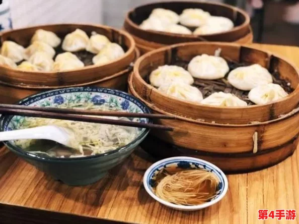 梁教授要稳住肉馅小水饺视频，竟然被传与知名美食博主秘密合作，背后故事引发热议！