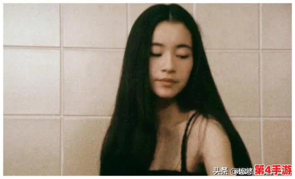 岳丰满肥大的白屁股被曝光！内幕揭秘她背后的真实故事！