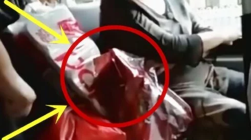 公交车被多人伦 吃花蒂，道德沦丧令人痛心！