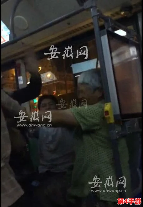 坐公交车上被的最深的一幕:目击者称女子与陌生男子激烈争吵,竟引发全车乘客围观! 坐公交车上被的最深的一幕:目击者称女子与陌生男子激烈争吵,竟引发全车乘客围观!