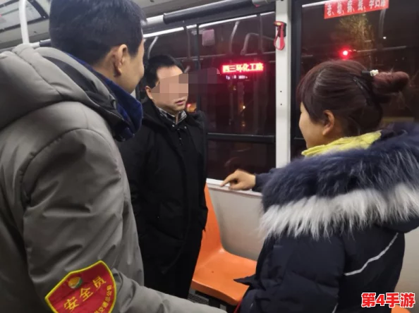 坐公交车上被的最深的一幕:目击者称女子与陌生男子激烈争吵,竟引发全车乘客围观! 坐公交车上被的最深的一幕:目击者称女子与陌生男子激烈争吵,竟引发全车乘客围观!