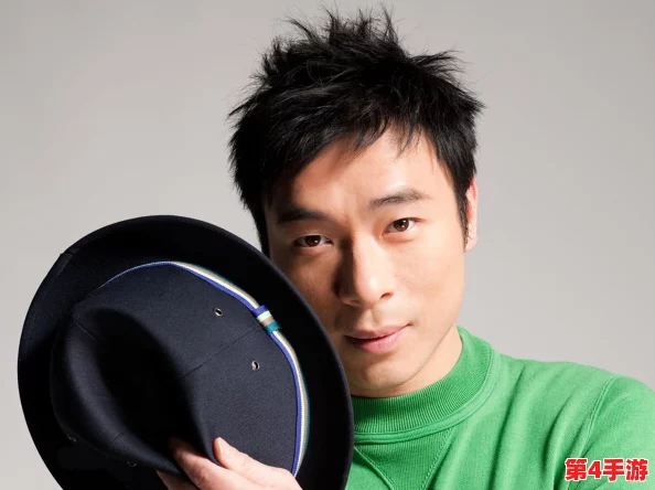 两个男生互相亲吻原声音没有音乐，情深意重如胶似漆的瞬间令人动容