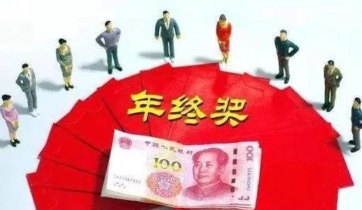越南女raPPerdiss引发热议，网友纷纷评论其音乐风格与社会影响力，称赞其勇敢表达自我和对社会问题的关注