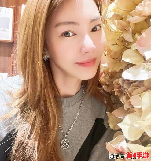 虎白女粉一线天白馒头图片，竟然引发了网友热议，她们的真实身份和背后的故事让人惊讶不已！