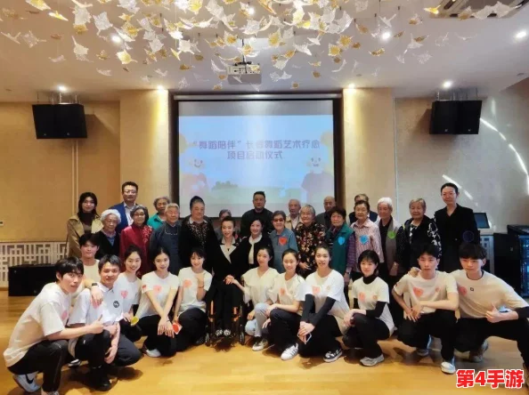 舞蹈女生帮助男生释放压力，网友热议：舞蹈不仅是艺术，更是情感的宣泄与心理的疗愈！