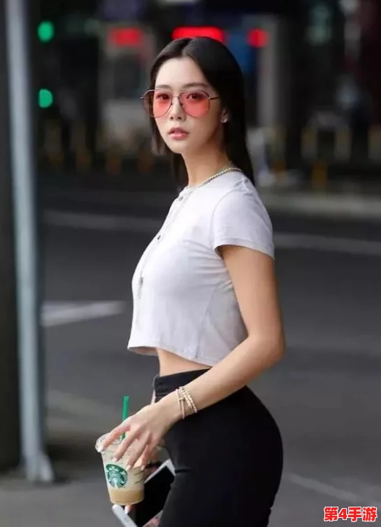 超碰美女：最新动态与发展，展现出更多精彩瞬间与独特魅力，引发广泛关注和讨论