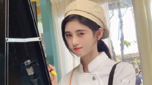 鞠婧祎被曝出喷水18禁视频，网友热议其私生活与职业形象的冲突引发广泛关注