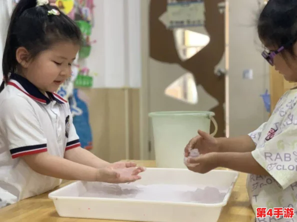 纸巾盒我拿我的妹妹做实验3.0：观察不同条件下纸巾吸水能力的变化与效果分析